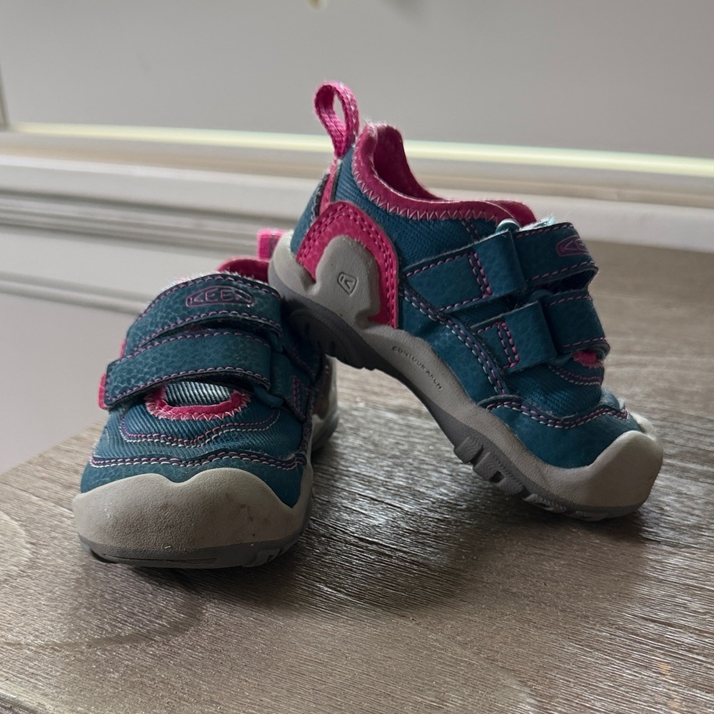 Keen Kids Teal and Pink Hook-and-Loop Adventure Sneakers
